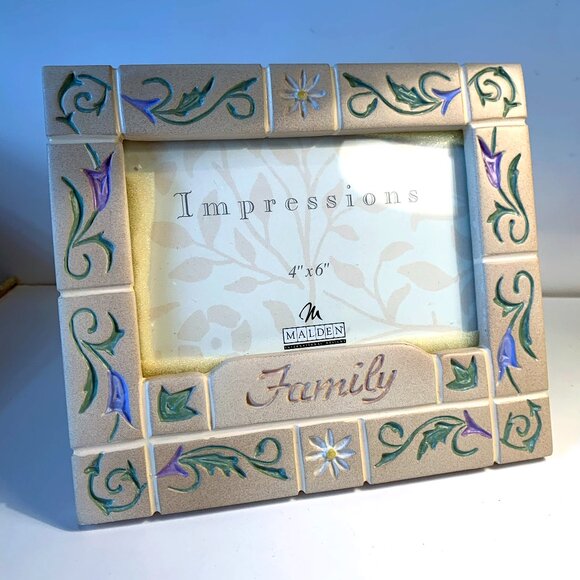 NIB Malden Impressions "Family" 4x6 Hand-Painted Picture Frame with Flowers - Picture 1 of 5